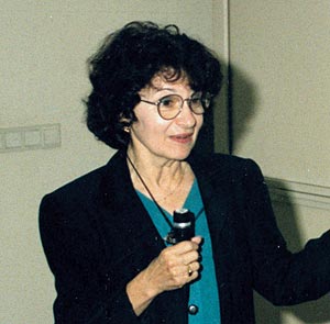 Patricia Goldman-Rakic '59 speaking at a conference
