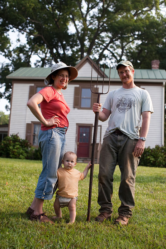 A 21st century American Gothic: Esther Mandelbaum Elliott ’01 and Pablo Elliott ’00 (shown with son Aryeh) turned an overgrown family farm in Gainesville, Virginia, into a thriving 70-member CSA farm.