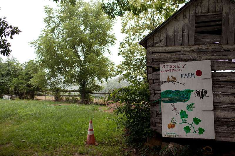 Stoney Lonesome Farm has been in Pablo Elliott’s family for more than 30 years. An old barn on the property gets a boost from a whimsical homemade sign.