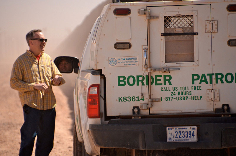  Professor Joe Nevins talks to a Border Patrol agent 