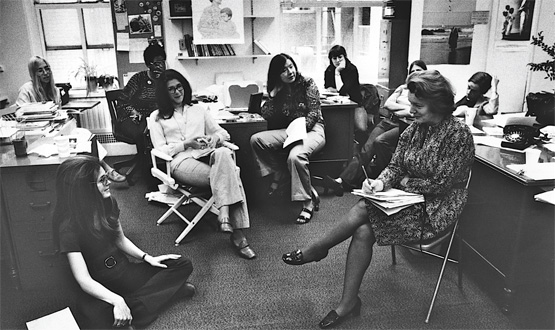  Gloria Steinem, seated on floor, in a meeting with early Ms. staffers, June 1972.
