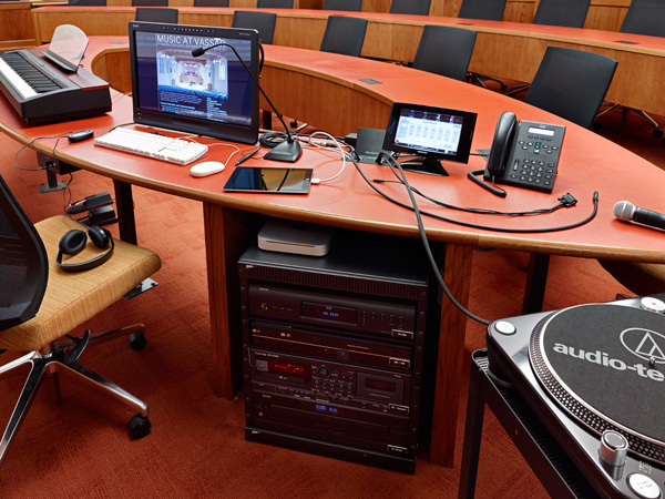 The Listening Classroom provides a palette of advanced audio-visual tools for faculty members.
