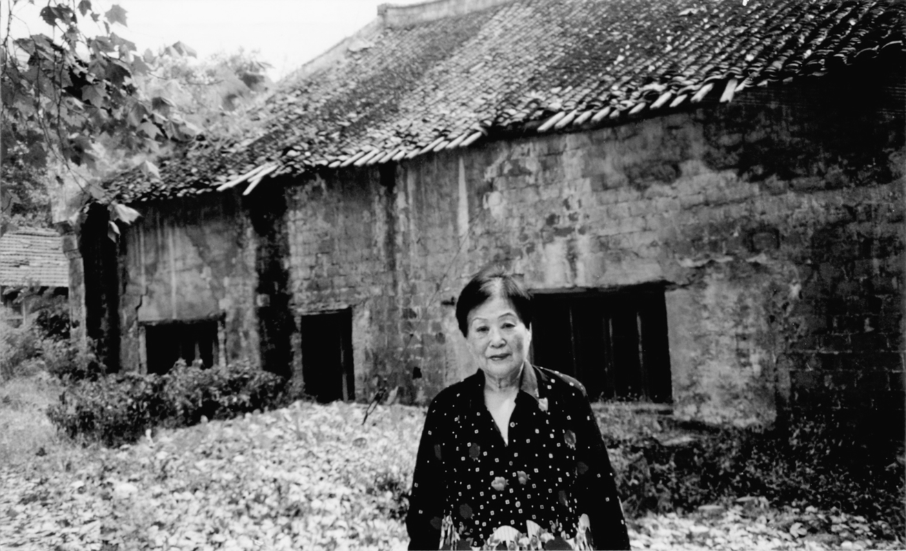 Survivor Yuan Zhulin revisits the temple where she was held as a comfort woman. 